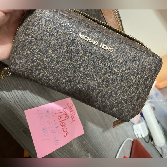 Practically New Michael Kors Matching cross body/wallet - Picture 4 of 13